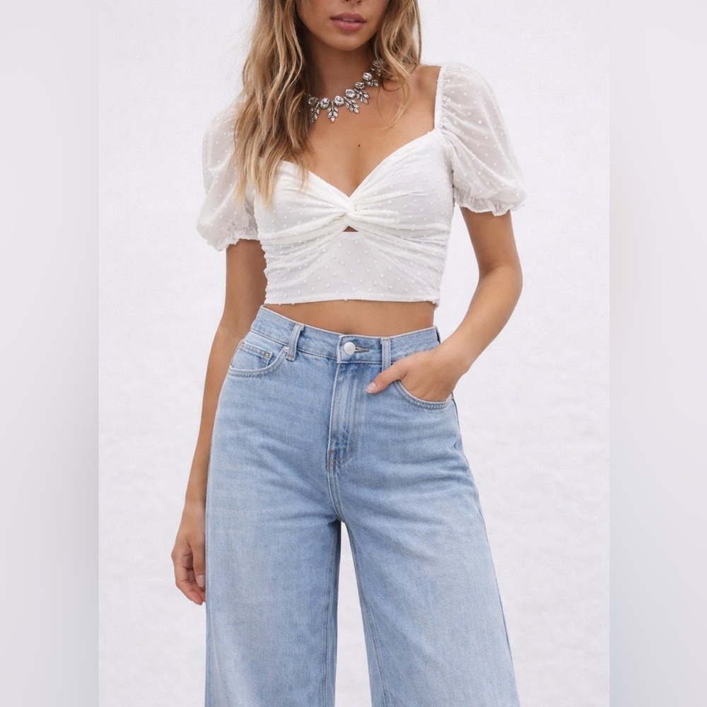 Lucy in the Sky White Swiss Dot Puff Sleeve Tie Back Crop Top. Size Small